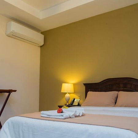 Farallones Hotel Chinandega Esterno foto