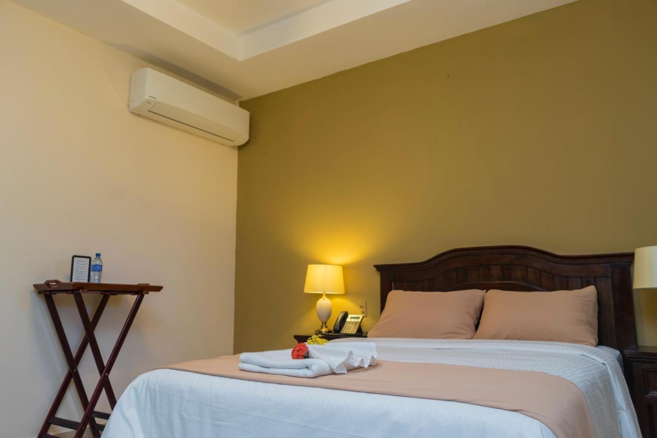 Farallones Hotel Chinandega Esterno foto