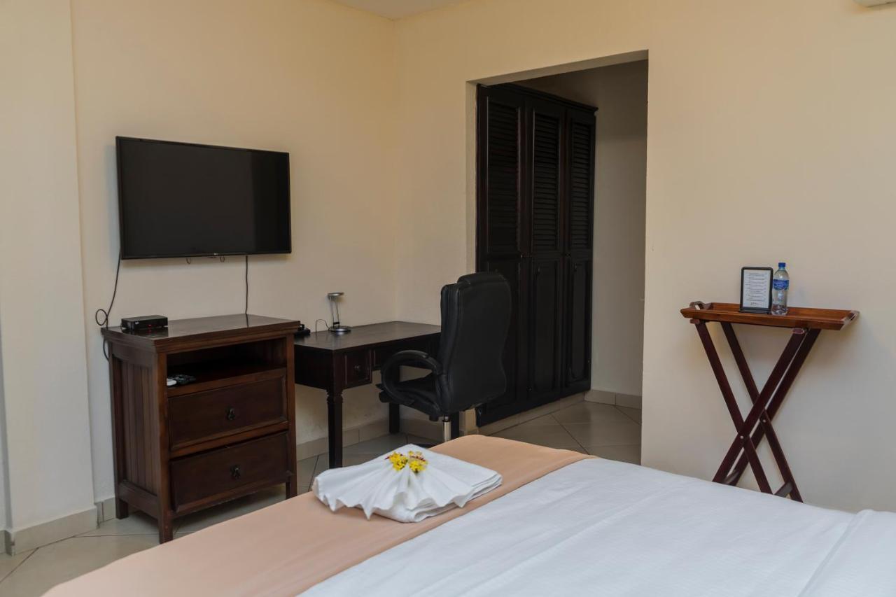 Farallones Hotel Chinandega Esterno foto