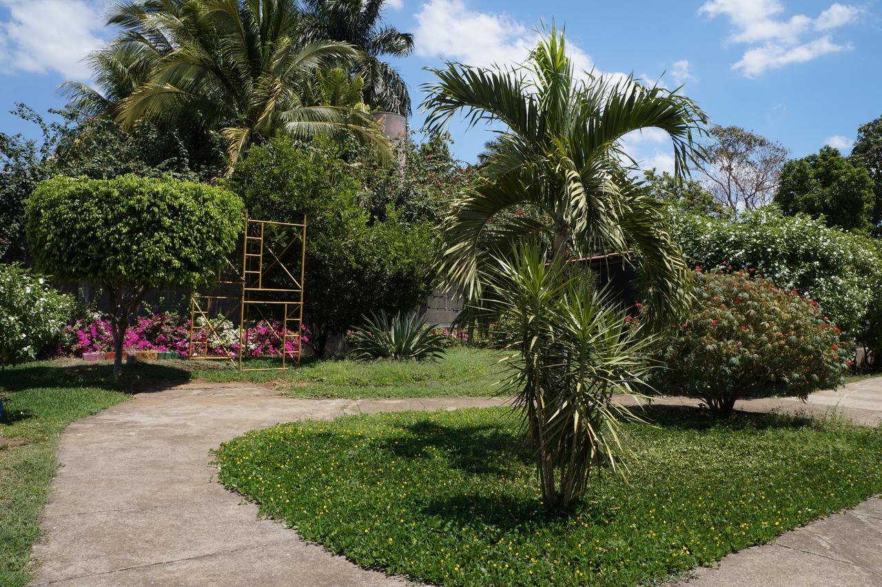 Farallones Hotel Chinandega Esterno foto