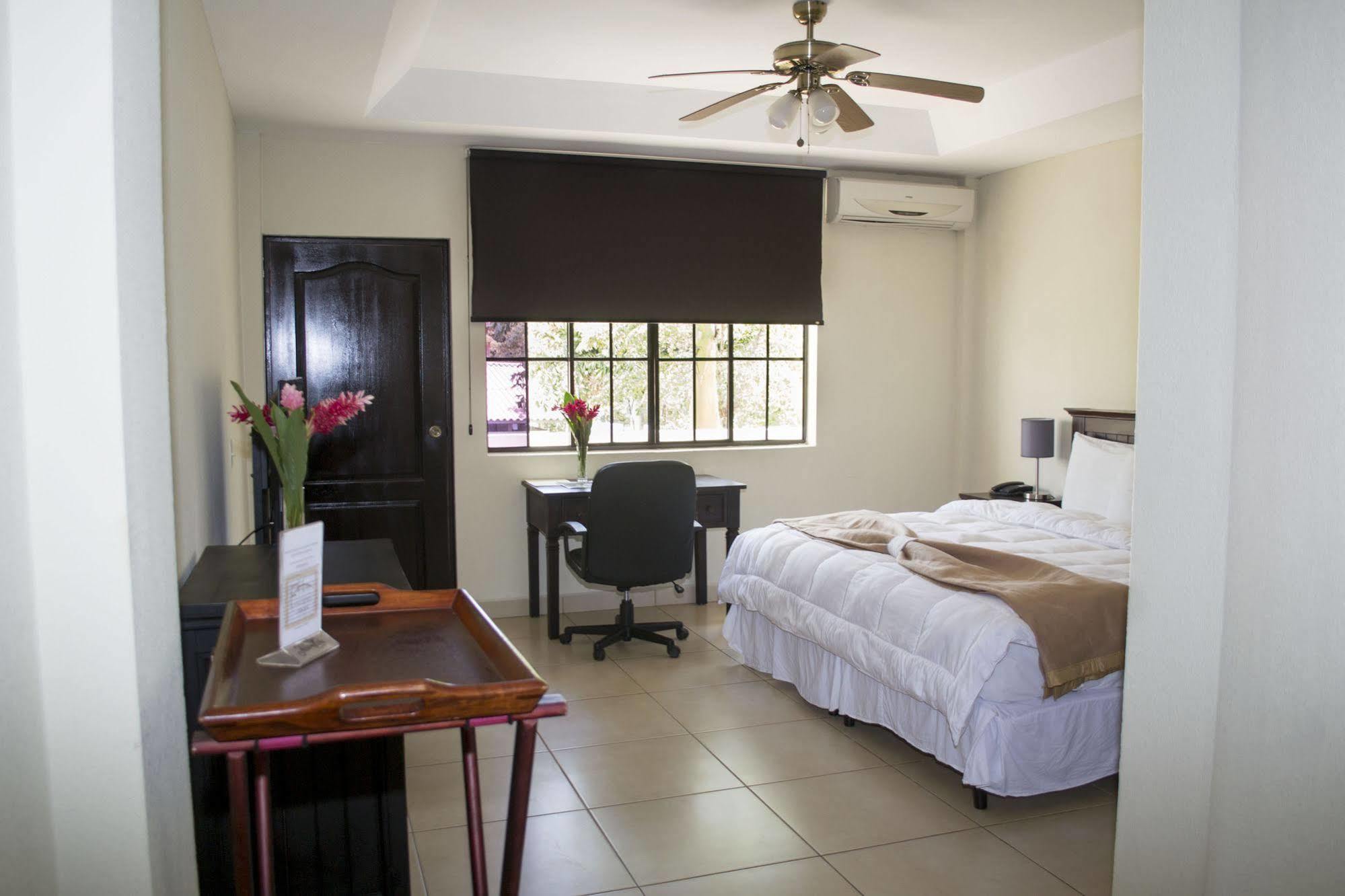 Farallones Hotel Chinandega Esterno foto