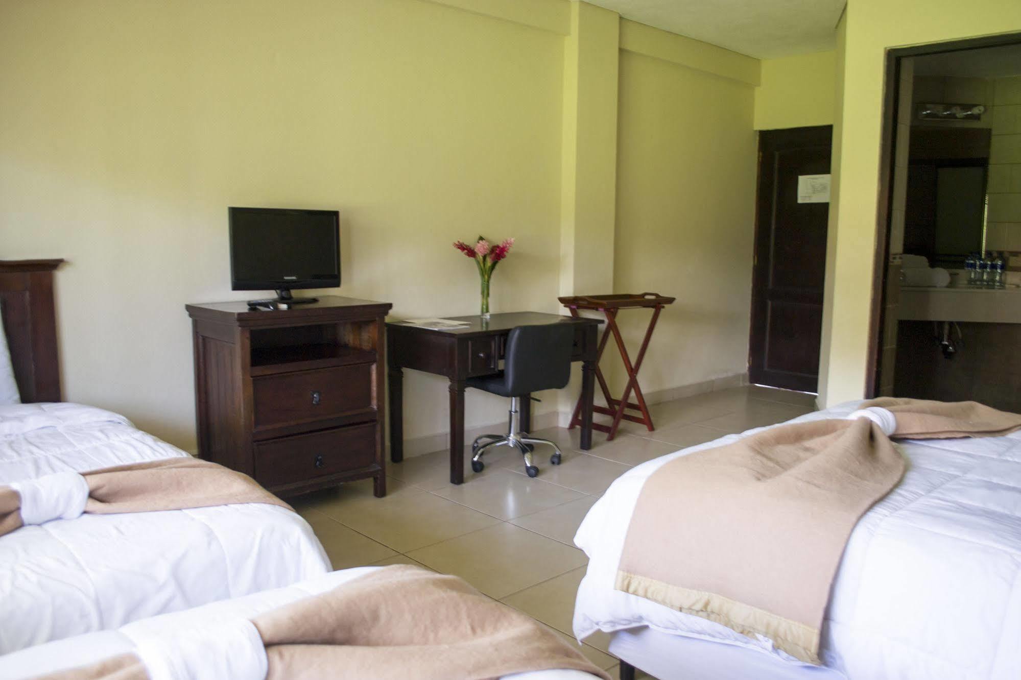 Farallones Hotel Chinandega Esterno foto