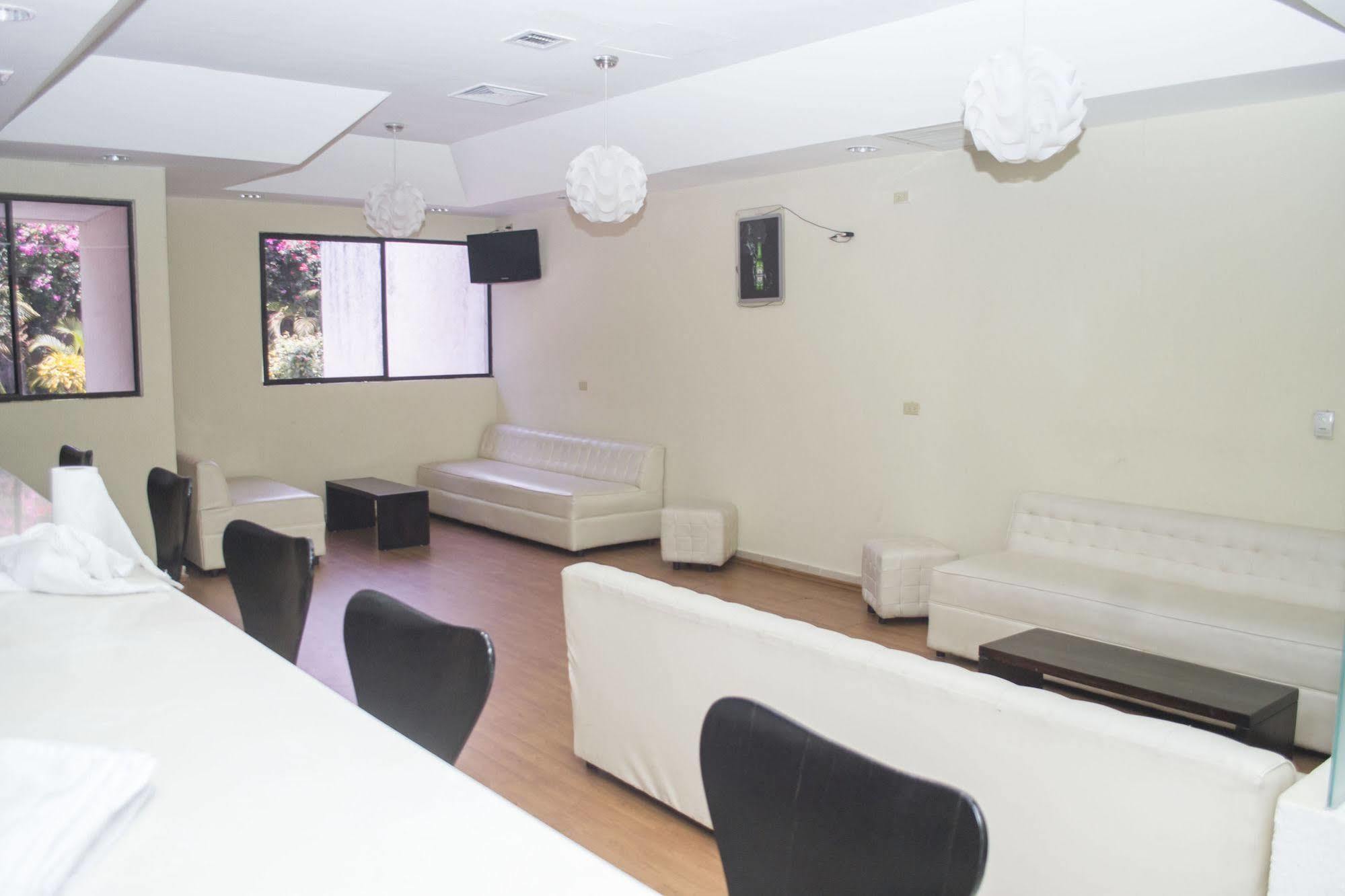 Farallones Hotel Chinandega Esterno foto