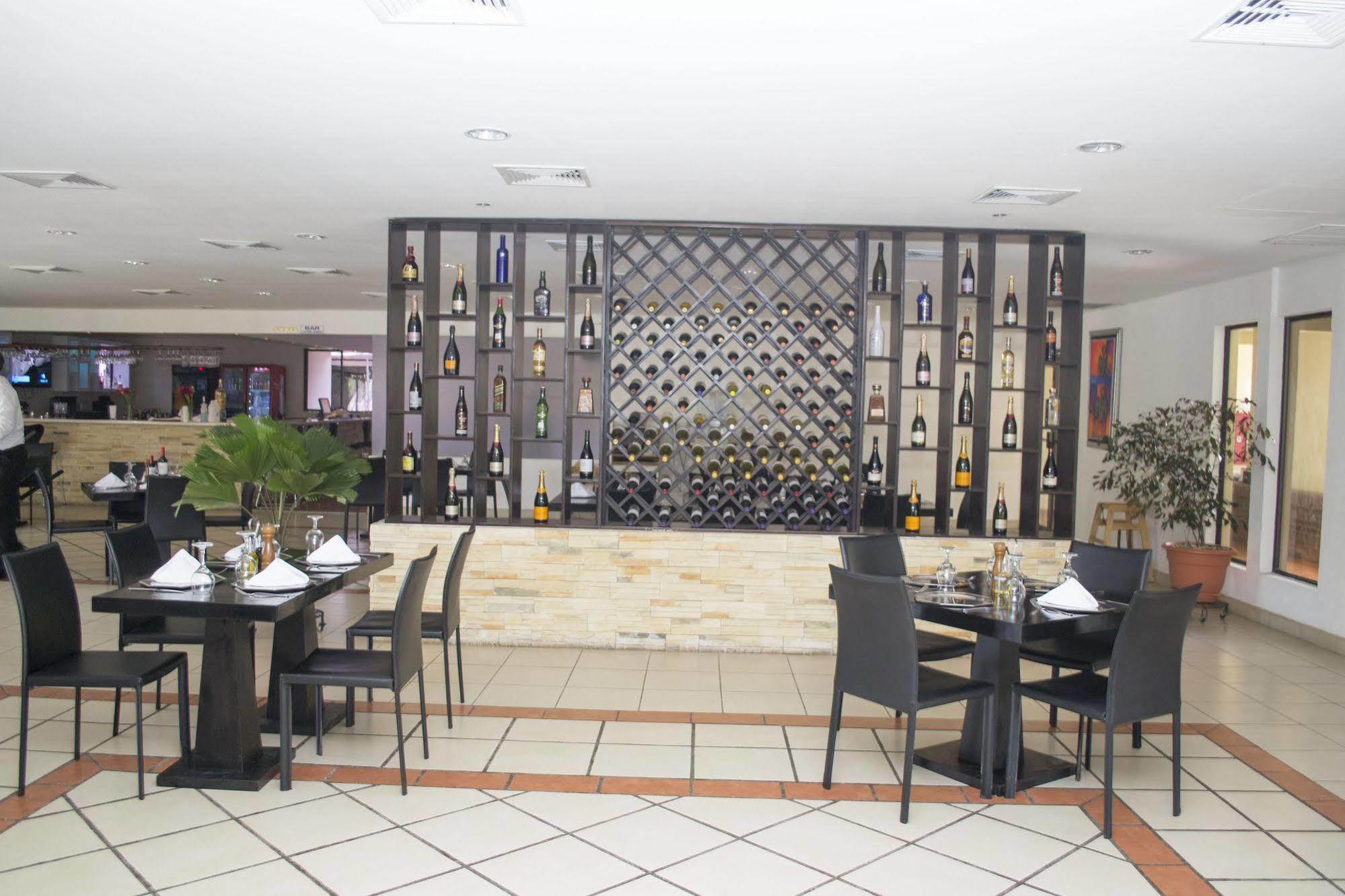 Farallones Hotel Chinandega Esterno foto