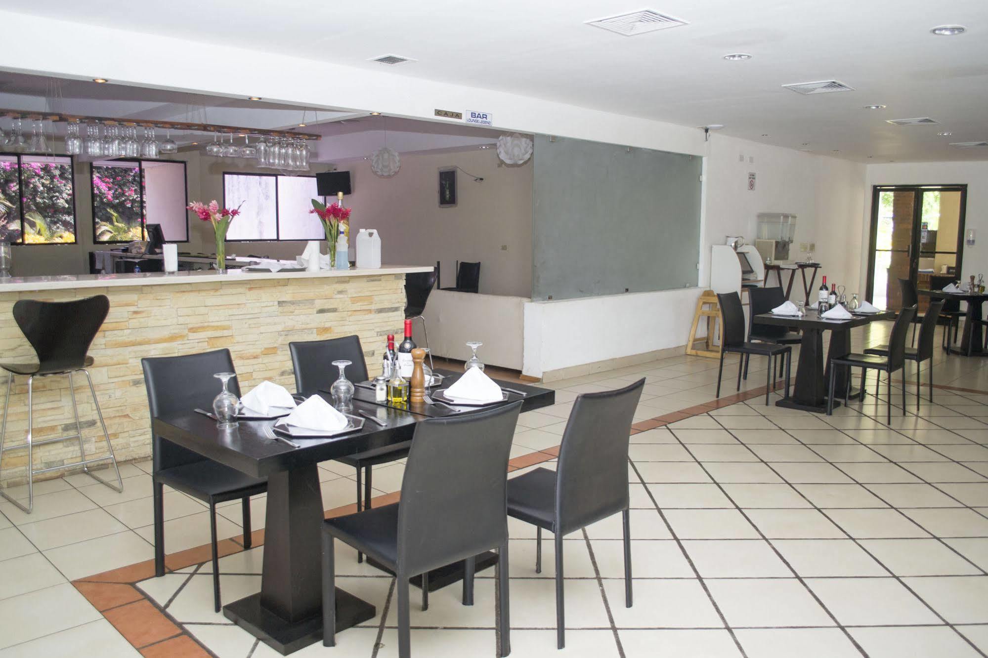 Farallones Hotel Chinandega Esterno foto