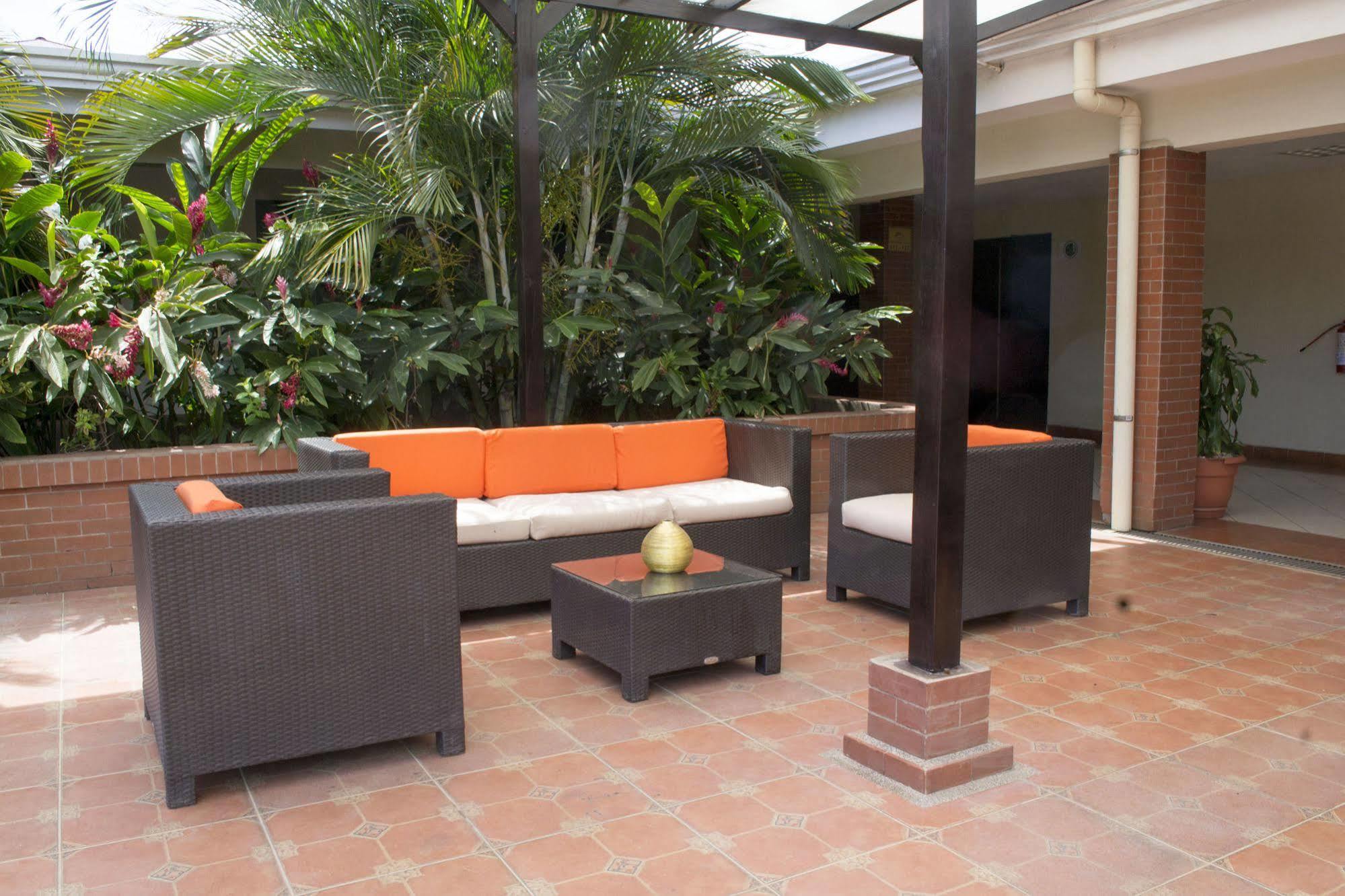 Farallones Hotel Chinandega Esterno foto