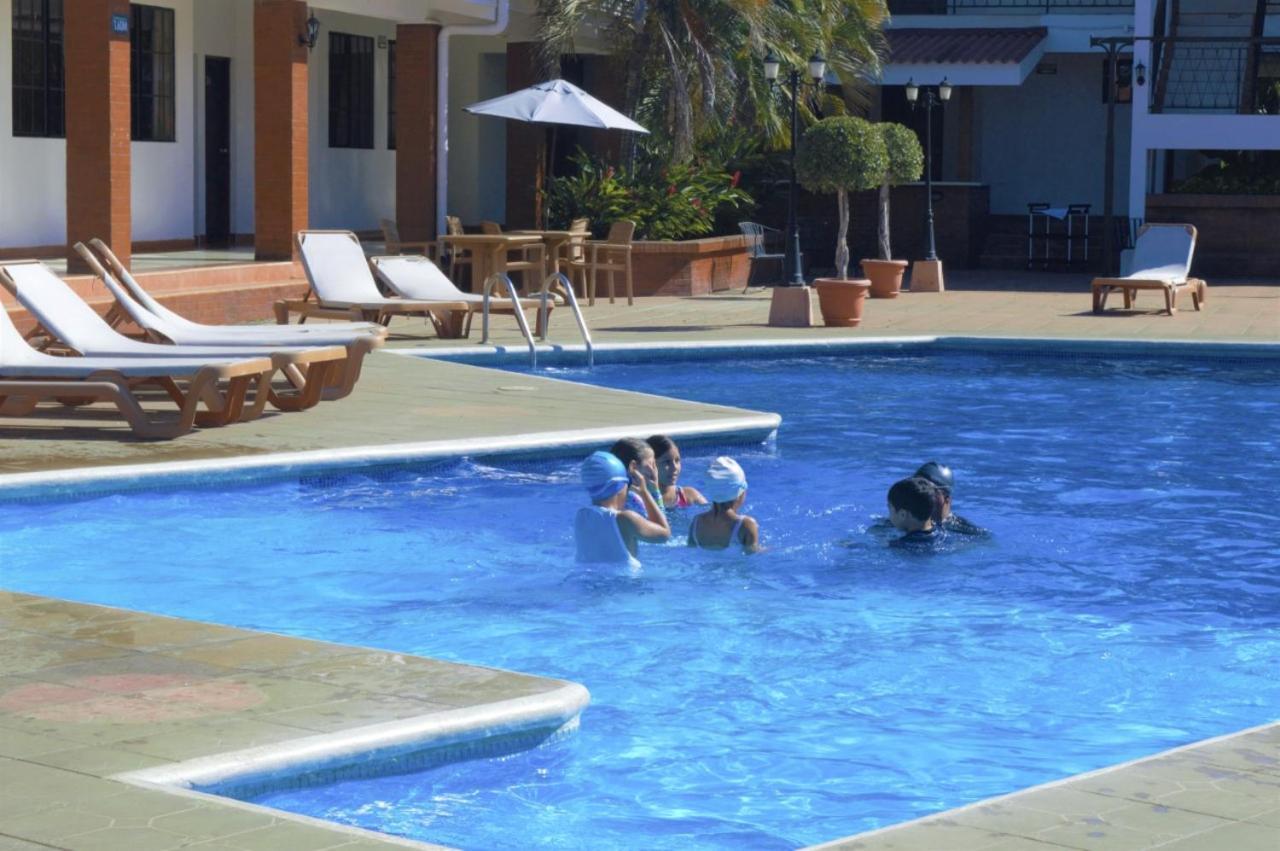 Farallones Hotel Chinandega Esterno foto